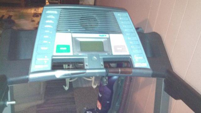 Treadmill. works good pro-form xp 550 s