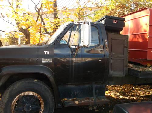 TRUCK FLATBED WITH SPRAYER & EXTRAS -MAKE A OFFER-
