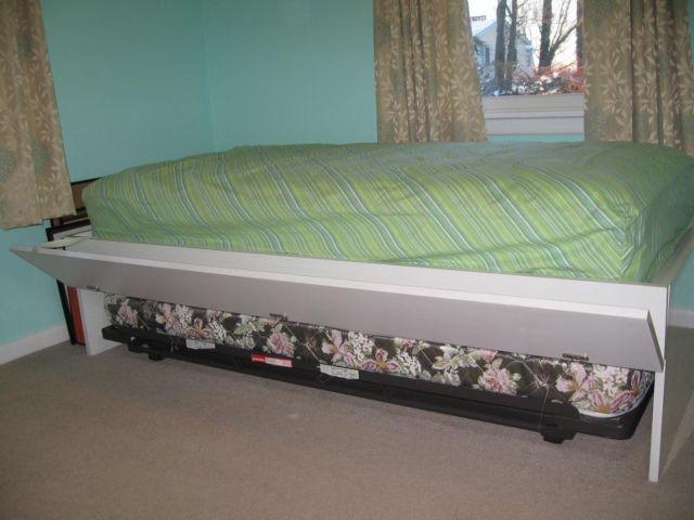 Trundle Bed with twin mattresses