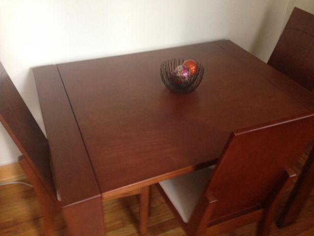 URGENT SALE!CEDAR DINING ROOM SET: TABLE AND 4 CHAIRS...AWESOME PRICE