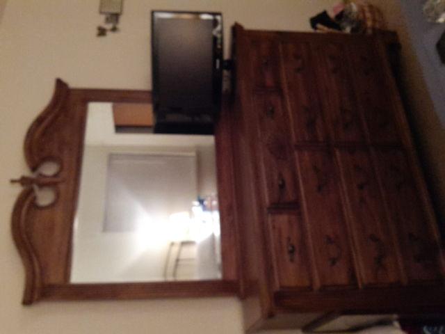 Used 5 pieces bedroom set in good condition
