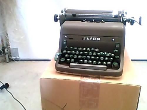 Vintage 1940's Royal Typewriter
