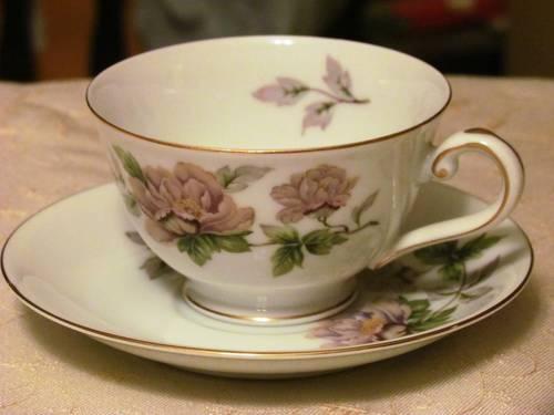 Vintage 1958 Se Yei China Service for 12 / Peony Pattern