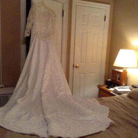 Vintage Lace Wedding Dress with Long Train