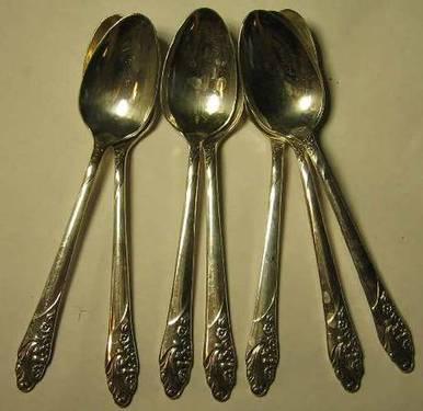 Vintage silverplate tea spoons & big spoon