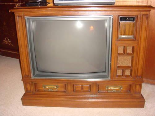 Vintage Zenith TV Wood console -1987