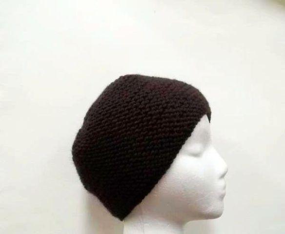 Warm skullcap beanie dark brown, hand knitted