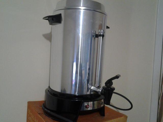 West Bend 55 cup coffee maker ( Like brand new )