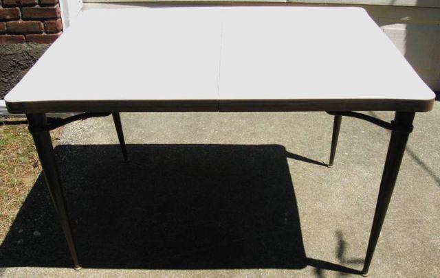 WHITE FORMICA KITCHEN TABLE MARBLE PATTERN ANTIQUE VINTAGE Mid Century