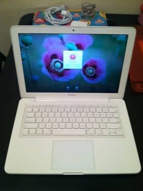 White MacBook 13