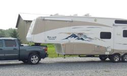 Why buy new when you can pick up this deal you can?t pass up! Selling our 2004 Montana Big Sky in brand new condition. Three slides, Big Sky package includes gel coat sides, artic package, fireplace, TV, ceiling fan, queen bed, full bath, central vac,