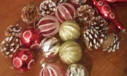 Up for sale is a ornament decoration ball lot for the Merry Christmas tree
Color: Red/Green/White/Gold/White
Condition: In very good condition.
Each ornament measures approx: 2 inches height x 2 inches width
Price: $12
Contact: 3477815571