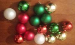Up for sale is a lot of 17 Holiday Merry Christmas Ornaments that consist of flowers, plants, bell and bowties.
Color: Red/Green/Gold
Condition: In very good condition.
Price: $12
Contact: 3477815571