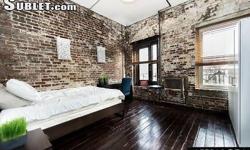Charming & spacious 6 Bedroom, 2 Bathroom LOFT. Perfectly located in Soho - On the corner of Chrystie Street and Broome Street.
Enjoy the newly renovated, fully furnished XXL loft rental outfitted with everything you will need for your stay in New York.