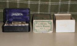 1921 GILLETTE NEW STANDARD SHAVING KIT IN ORIGINAL BOX
This 1921 Gillette "NEW STANDARD" has been previously owned & used through the years since it's
manufacture. Being manufactured in 1921 this Gillette is at least 90 Years old.
For this razor to be 90