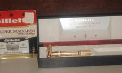 1961 Gillette Aristocrat w Case and Blades
RICHARDS RAZORS; MAKE ME AN OFFER I CAN'T REFUSE!
After a decade long absence, the Aristocrat made a comeback in 1961 in the
form of a gold-plated Slim Adjustable that came in an elongated hard plastic