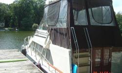 Twin, Compass, Marine radio, 2 AM/FM radio, 2 Batteries, 2 Bilge pumps, New fridge August 2011, New hot water heater, New water pump, Updated transmission, New V drives, All maintenance done by J and S Marina in Baldwinsville, Sleeps 6-8, Lots of room, 5