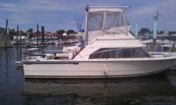 This is a Great Fishing Boat. 1982 Carver Santa Cruz 28' , 10' beam Fishing Boat in Great condition. One of the best boats made. Sleeps 4 comfortable, bathroom with working shower, fridge, stove top, 2 - 305 chevy inboard running engines. NEW GPS, NEW