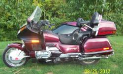 Honda Gold Wing 1500 CC 6 Cylinder 1989
With California 2 up covered side car (seats two) with hydraulic lift.
Hydraulic Steering
New front tire, good back tire.
Trailer hitch 4 flat and round.
Stereo, cassette, CB.
Communication front, back and side car