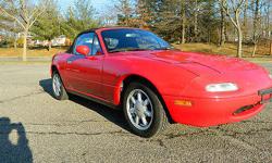 Condition: Used
Exterior color: Red
Interior color: Black
Transmission: Automatic
Fule type: GAS
Engine: 4
Drivetrain: RWD
Vehicle title: Clear
Body type: Convertible
DESCRIPTION:
1990 Mazda MX-5 Miata 1.6 liter engine 4 cylinders Automatic transmission