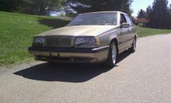 1995 VOLVO 850 GLT IT RUNS AND DRIVES EXCELLENT BODY IS IN
GOOD SHAPE INSIDE AND OUT. ITS A 5 CYLINDER TURBO AUTOMATIC. CAR HAS POWER WINDOWS
POWER LOCKS LEATHER SEATS AND A MOONROOF ~LOADED~ NYS INSPECTION 126,000 MILES