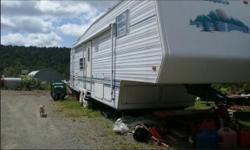 This 1997 Sunnybrook Mobile Scout 33RKFS is Beautiful and In Excellent Condition, it has been Very Well Maintained, with Tons Of Storage Throughout. Original Owner and Non Smoking. This unit sleeps 5-6 people.
INTERIOR FEATURES: Vinyl Floors, Carpet, Oak