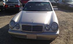 1998 Mercedes Benz E320 runs and drives like new . all power windows , power door locks , power mirrors , sun roof , good tires , 6 cylinders engine . leather seats , clean in and out , am-fm cassette . dual zone air condition . air bags and clean title