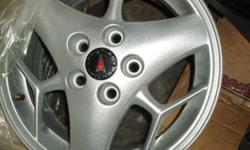 1 new take off wheel
silver
fits also pontiac aztek.
www.hubcapnwheel,net