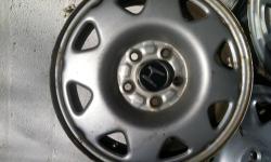 (5) Honda Crv rims taken off a 2000 CRV. Rims are in good condition, center caps look good. Also throwing in the Spare tire rim.