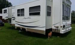 2001 Thor Signature 32RL Fifth Wheel Camper w/ 2 Slides, Fiberglass Siding, Awning, gas/electric hotwater heater, gas/electric Refrigerator, Cold Air, furnace, ceiling fan, Queen size bed, Couch is a dual recliner plus pulls out to a full size bed, 2