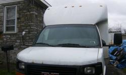 5.7/V.8,PS/PB,AIR,TILT,CRUISE,POWER SIDE MIRRORS,BULK HEAD,
CD PLAYER,AM/FM. WHITE WITH DK CLOTH INTERIOR.
EXCELLENT CONDITION. NEW TIRES,