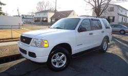 RUNS AND DRIVE GOOD.
COLOR: WHITE.
POWER LOCKS.
POWER MIRRORS.
POWER WINDOWS.
POWER STEERING.
POWER SEATS.
AM/FM RADIO.
4 X 4.
7 SEATER.
ALLOY RIMS.
TINTED GLASS.
CALL:917-337-4776 OR 516-502-4499