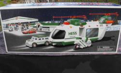 THIS IS A NEVER BEEN OPENED, MINT IN THE BOX, 2004 HESS SPORT UTILITY VEHICLE AND MOTORCYCLES
IT HAS REAL HEAD AND TAIL LIGHTS AND MOTORCYCLES WITH FRICTION MOTORS AND LIGHTS
A MUST FOR ANY COLLECTOR