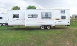 33ft Slide out, Good condition, bed room, Toy door, Four bed rear Call 315-528-4048