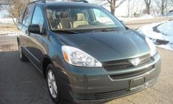 A SUPER WELL KEPT AWD Sienna, with CLEAN CARFAX ready to go!!!!!