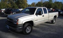 Up for your consideration this just in 2 owner Autocheck certified 2006 Silverado 2500 HD extended cab 4x4 with very rare 8 FT box, fully loaded with power driver front cloth bucket seating with center console, power windows,locks,tilt steering and cruise
