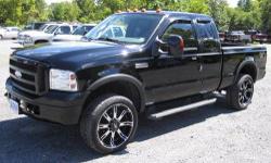 Up for your consideration this just in 2006 2 Owner Autocheck certified no accidents ever and in very good condition F250 Super Duty XLT ext 4x4... Fully loaded black in color with dark graphite power cloth split bench interior, power windows,locks,tilt