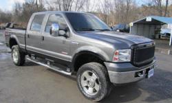 Up for your consideration this just in 1 owner Autocheck certified 2006 F350 Crew Cab 4x4 Lariat edition short box, This truck has it all factory power sliding moonroof, dual heated power leather front bucket seating, 6 disc CD changer, factory in built