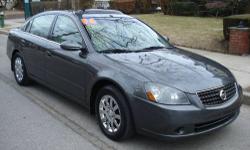 MINT CONDITION NISSAN ALTIMA 2.5L SL! 4 CYL GAS MILEAGE WITH A LUXURY TOUCH. ONE OWNER, CLEAN CARFAX, CLEAN TITLE VEHICLE! ADULT DRIVEN BY A NON SMOKER! HEATED LEATHER SEATS! SUNROOF! CHROME ALLOY WHEELS! STEERING WHEEL CONTROLS! AM FM CD! NO ISSUES