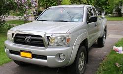 Condition: Used
Exterior color: Silver
Interior color: Gray
Transmission: Automatic
Fule type: Gasoline
Engine: 6
Drivetrain: 4WD
Vehicle title: Clear
DESCRIPTION:
Im selling my 2006 Toyota Tacoma. Its been a great truck for me but with a growing family,