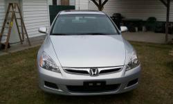 silver ,gray leather, fully loaded
v-6 hybrid which give you the gas
milage of a 4cyl motor with v-6 power
clean ny title, just replaced hybrid batteries
under warranty . warranty through honda is
10 yrs or 150k miles
car has no issues
I have 100%