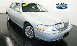 ***#1 MOONROOF***, ***CHROME WHEELS***, ***CLEAN CAR FAX***, ***EXTRA EXTRA CLEAN***, ***ONE OWNER***, and ***SATELLITE SILVER***. Come take a look at the deal we have on this stunning-looking 2007 Lincoln Town Car. J.D. Power has named the 2007 Town Car
