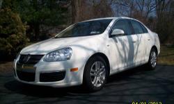 2007 VOLKSWAGON JETTA WOLFSBURG EDITION LOADED WITH A 2.5 LITER ENGINE, 6 SPEED AUTOMATIC TRANSMISSION, POWER SUNROOF, LEATHERETTE SEATS, HEATED FRONT SEATS, POWER DOOR LOCKS, POWER WINDOWS AND MIRRORS. 16" ALLOY WHEELS. NEW TIRES, FRONT BRAKES AND