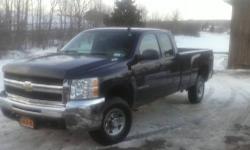 Automatic. Onstar, phone,Sirius/XM Cruise B&W Turnover goose neck hitch. vinyl floors (easy to clean) manual windows. Interior in very good shape. Some dents but over good condition. Been a great truck but looking for full four door due to growing family.