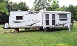 2008 Forest River Rockwood Signature Ultra Lite Considered to be fully self contained, it has everything within for a total homelike comfort 33 feet in total length, the Rockwood can accommodate up to 4 occupants comfortably And, with a predominantly