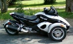 2009 Can-Am Spyder Roadster SE5 Silver, Like New only 1,430 miles!! Semi-Automatic Transmission. Awesome Ride!! Just broken in and ready for the open road. Love this machine, but it spends more time in the garage than on the road - time for someone else