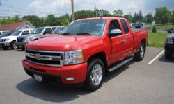Vortec 5.3L V8 SPI, 4-Speed Automatic with Overdrive, and 4WD. Perfect Color Combination! Call and ask for details! How enticing is the proven work ethic of this stout 2009 Chevrolet Silverado 1500? New Car Test Drive said, ...a smooth ride and confident