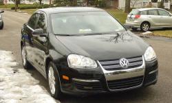 2010 Jetta, 32000 miles.
Diesel fuel so you get amazing gas millage. Black, Leather,
Runs and drives great. Salvage title.
Has some minor scratches, but otherwise looks nice.