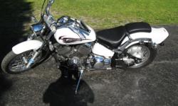 Lots of chrome, luminous Pearl white paint, Bobtail fender, Shaft drive.
Well maintained. This is the perfect bike for new riders.
