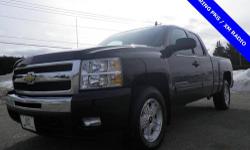 Silverado 1500 LT, 4D Extended Cab, 6-Speed Automatic, 4WD, 1 OWNER CLEAN AUTOCHECK, 100% SAFETY INSPECTED, NEW ENGINE OIL FILTER, SERVICE RECORDS AVAILABLE, TRAILERING PACKAGE, and XM RADIO. Tired of the same mundane drive? Well change up things with